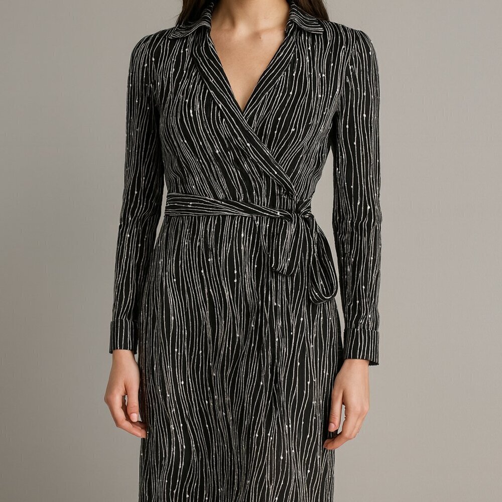 Vintage Diane Von Furstenberg 1990s 100% Silk Jeanne Wrap Dress Sz 0